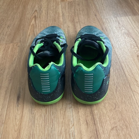 Used Kobe 9 men’s basketball shoes size 10